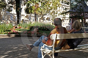 Pár na lavičke v Meran lete 2006