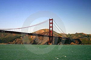Zlatý brána most bol najväčší zavesenie most v pri to bol dokončený v 1937 a má štát sa z.