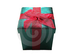 Foto di un verde regalo di natale con un fiocco rosso isolato su sfondo bianco.