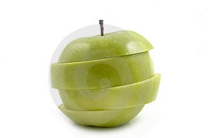 Rebanado arriba verde manzana en blanco.