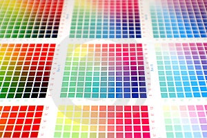 Verschiedene Farb-charts auf weißem Papier wählen Sie Ihre Lieblings! 