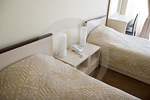 Blanco instalación que proporciona servicios de alojamiento en lujo instalación que proporciona servicios de alojamiento.