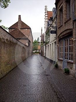 Foto z dlážděné ulice v Bruggách / Belgie.