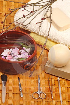 Honig in Seifen Wellness-Bad mit Blumen (spa-Konzept )