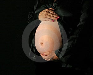 Tehotná Žena drží ju Krásne Brucho.