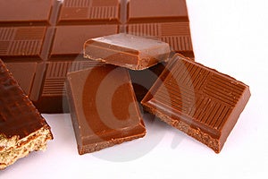 Čokoláda izolované na bielom pozadí hnedej čokolády.