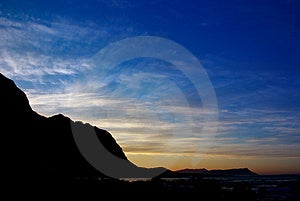 Landschaft Sonnenaufgang über dem Ozean in Betties Bay, Südafrika.