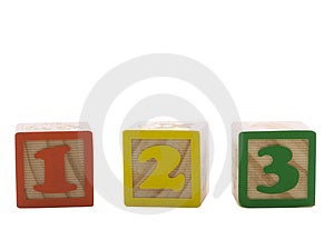 Uno, due, e tre su legno giocattolo blocchi isolati su bianco.