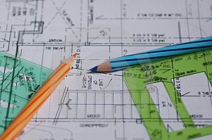 Architektonické kresby pomocou šablón a ceruzky.
