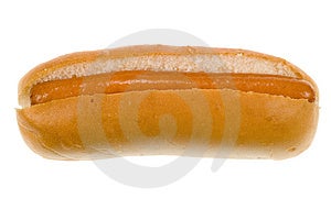 Hot dog in un panino isolato su uno sfondo bianco.