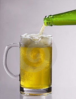 Alcol, birra, bottiglia, bolla, close-up, fredda, bibita, schiuma, vetro, oro, isolato, birra, liquido, boccale, bianco, giallo.