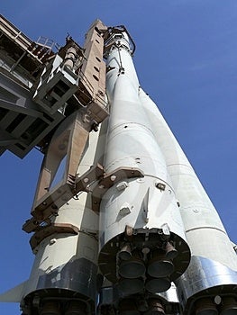 Cohete espacial sobre el listo posición sobre el empezar sobre el espacio.