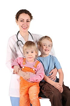 - Arzt und die Kinder auf weiß.