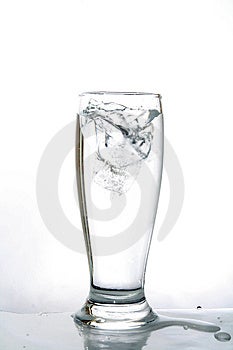 Bicchiere di acqua.
