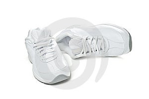 Biela športová obuv izolované na bielom.
