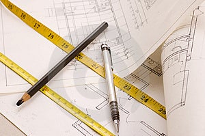 Architektur Planung von Innenräumen mit Bleistift und Meter.
