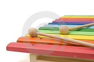 Hračka barevné xylofon, přes bílý, izolované, s ořezovou cestou.