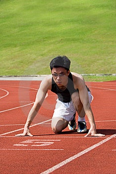 Asiatico maschio atleta è un pronto sul da.