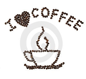 Tazza da caffè, caffè, fumo e un messaggio che ho il cuore di caffè disegnato scuro con chicchi di caffè isolato su bianco.