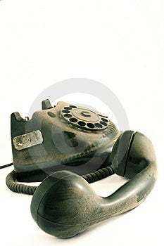 Grunge telefono sotto uno spesso strato di polvere chiamata dal passato.