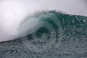 Vítr texturou vlny na Havaji.