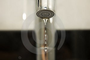 L'acqua del rubinetto primo piano.