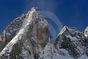 Individuazione tra 10004-10016east la longitudine e la 2703-2740 di latitudine nord, Jade Dragon Snow Mountain (Yulong di Montagna) è il ghiacciaio più meridionale dell'Emisfero Settentrionale.