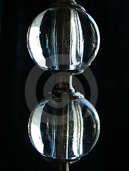 Un antico snocciolate palla di vetro della lampada.