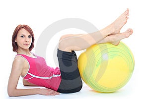 Mujer joven ejercicio esfera.