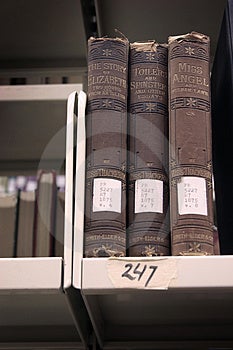 1875 knihy z Knihovny.