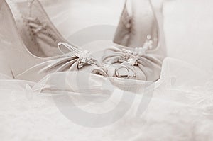 Boda calzado decorado corales a anillos de boda.